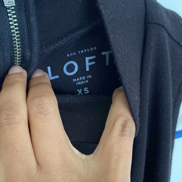 SOLD 🌻 5/$15 LOFT Mock Neck Swing Top - Picture 4 of 7